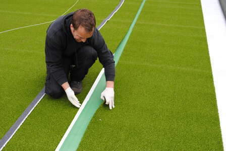 Kunstgras leggen + mechanisch verdichten